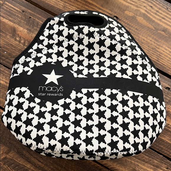 New Macy's Black and White Star Pattern insulated Tote Neoprene Bag Never Used - Picture 1 of 7